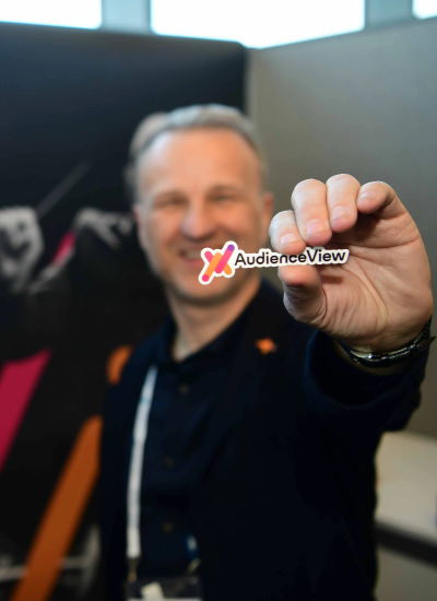 Man with a audienceview pin in his hands